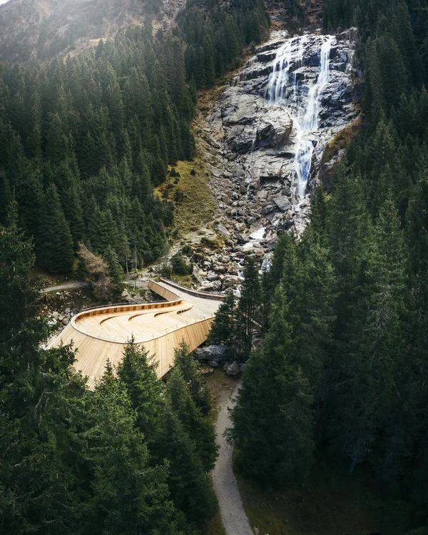Alphof in Fulpmes, Tyrol | Attractions Waterfall in a forested mountain valley with a curved wooden platform