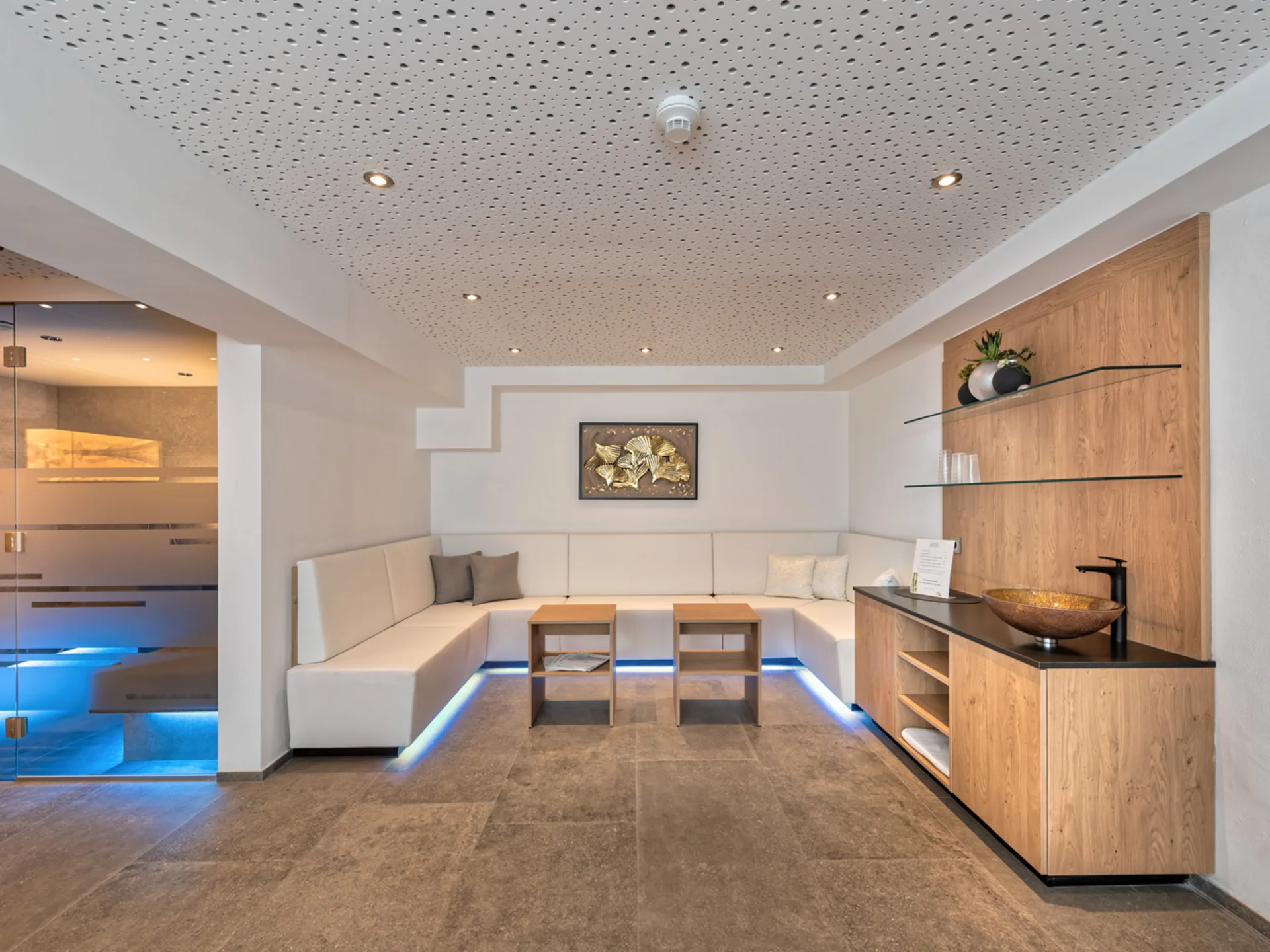 The modern AlpSpa at your spa hotel in Tyrol Modern lounge area with seating, wooden furniture and adjacent sauna