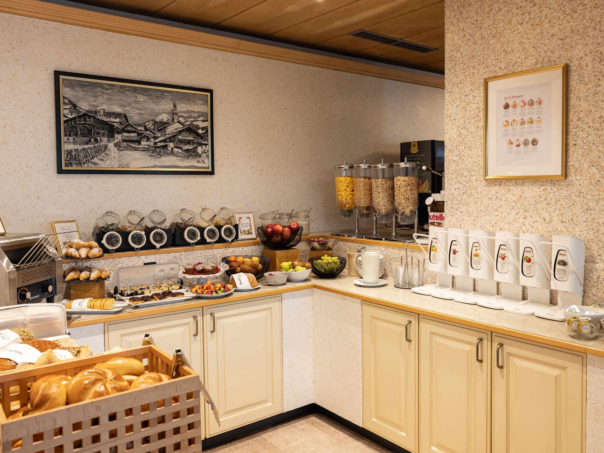 Alphof | genuine indulgence at a gourmet hotel in Tyrol Breakfast buffet with bread, fruit, cereal and drink dispensers