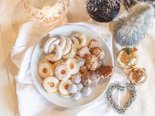 My hotel in Fulpmes in Stubaital Christmas cookies on a plate with seasonal decorations